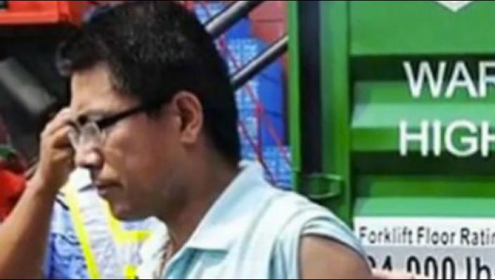 Man word wakker in container Man word wakker in container